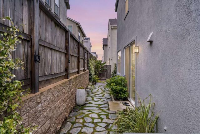 3273 Sunny Gate Ln, Folsom, CA 95630
