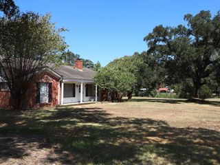 1605 9 1, Hempstead, TX 77445