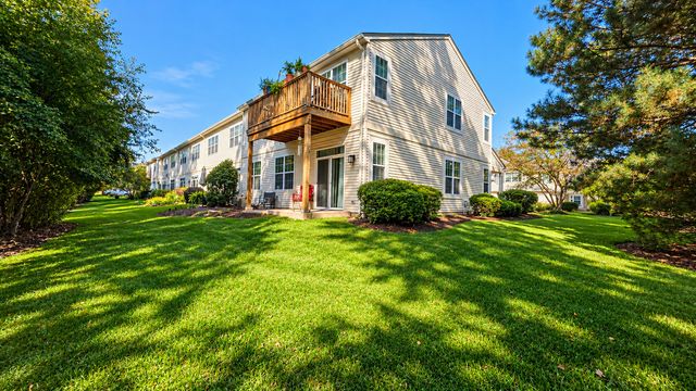 1216 N Brookdale Drive 1216, Carpentersville, IL 60110