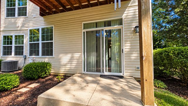 1216 N Brookdale Drive 1216, Carpentersville, IL 60110
