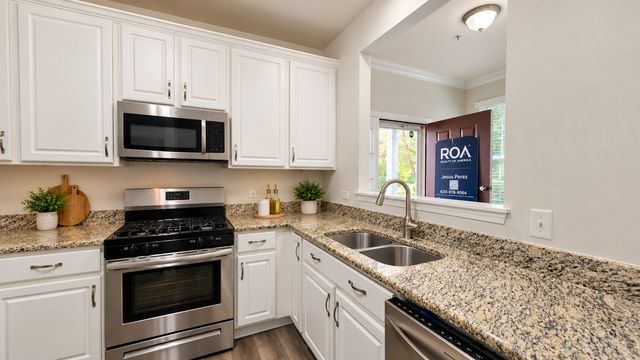 1216 N Brookdale Drive 1216, Carpentersville, IL 60110