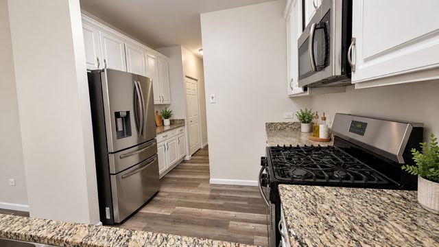 1216 N Brookdale Drive 1216, Carpentersville, IL 60110