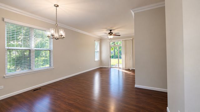 1216 N Brookdale Drive 1216, Carpentersville, IL 60110