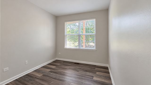 1216 N Brookdale Drive 1216, Carpentersville, IL 60110