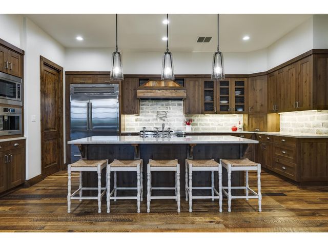 19604 Flying J BLVD, Spicewood, TX 78669