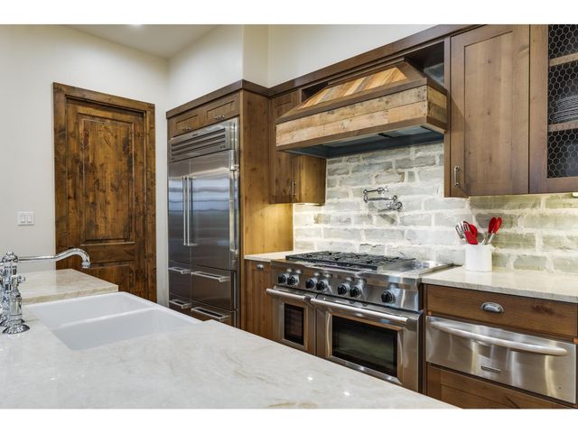 19604 Flying J BLVD, Spicewood, TX 78669