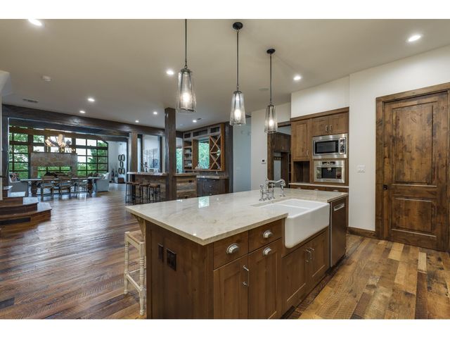 19604 Flying J BLVD, Spicewood, TX 78669