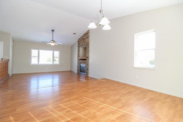 864 Leah Court, Jefferson, WI 53549