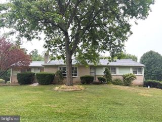 1141 GREEN TREE RD, Harrisburg, PA 17112