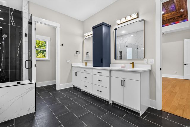 2005 NE Chaucer Street, Bentonville, AR 72712