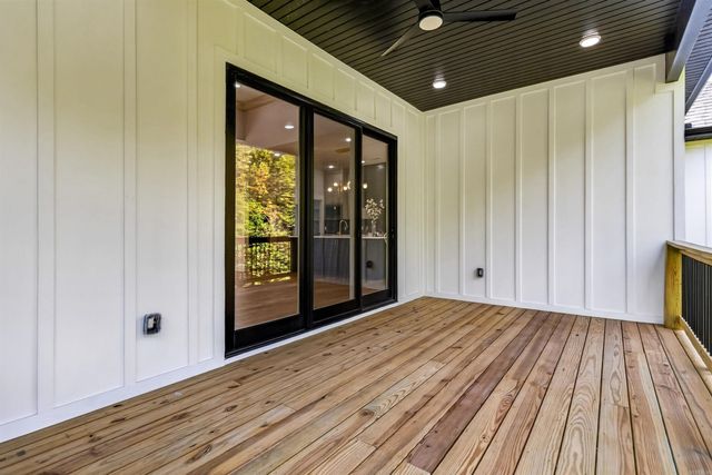 2005 NE Chaucer Street, Bentonville, AR 72712