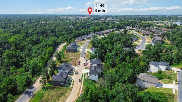 2005 NE Chaucer Street, Bentonville, AR 72712