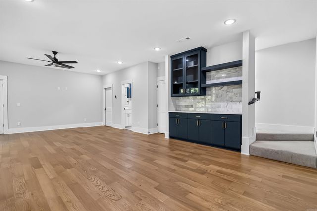 2005 NE Chaucer Street, Bentonville, AR 72712