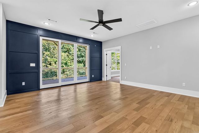 2005 NE Chaucer Street, Bentonville, AR 72712
