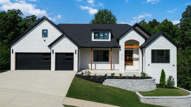 2005 NE Chaucer Street, Bentonville, AR 72712