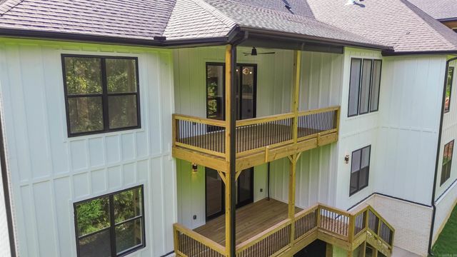2005 NE Chaucer Street, Bentonville, AR 72712