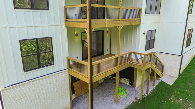 2005 NE Chaucer Street, Bentonville, AR 72712