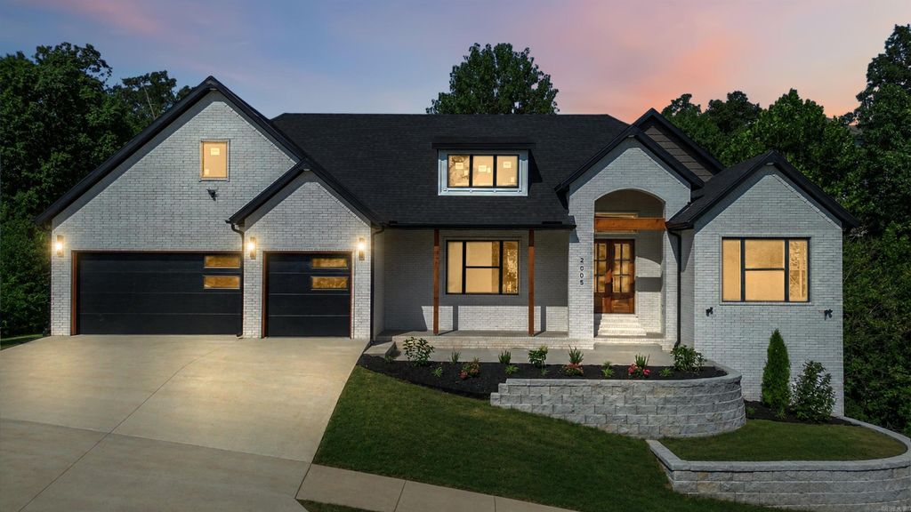 2005 NE Chaucer Street, Bentonville, AR 72712