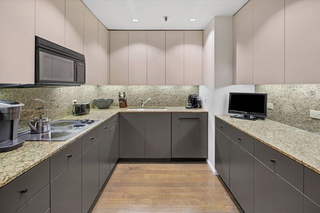 680 N Lake Shore Drive 1024, Chicago, IL 60611