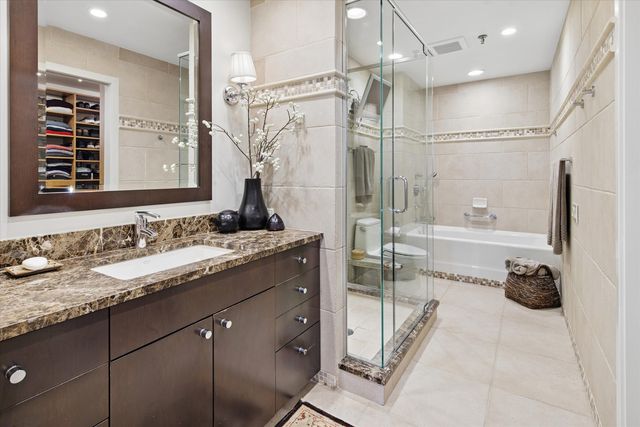 680 N Lake Shore Drive 1024, Chicago, IL 60611