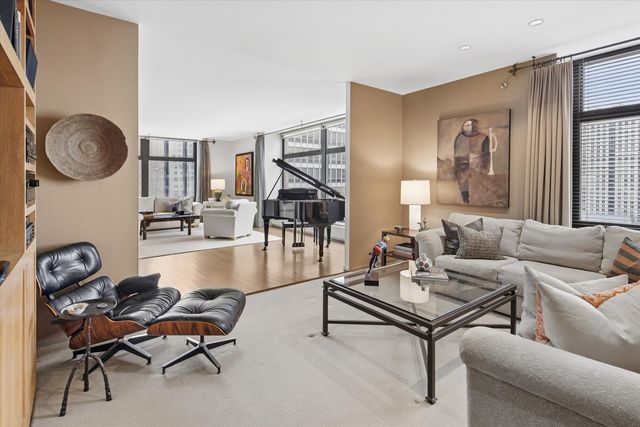 680 N Lake Shore Drive 1024, Chicago, IL 60611