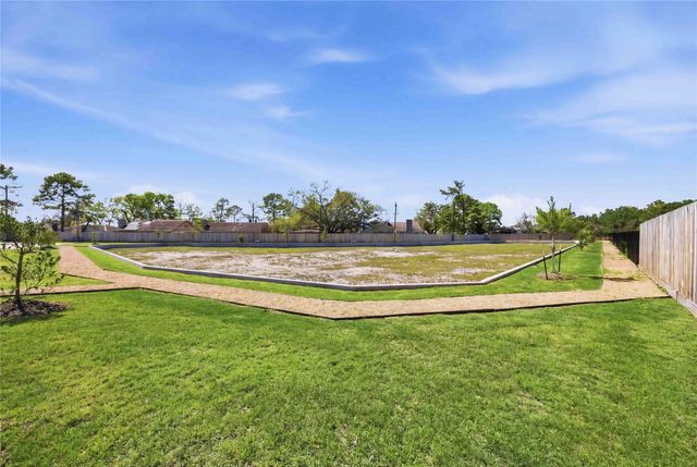 7617 Inwood Hills Lane, Houston, TX 77088