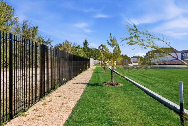7617 Inwood Hills Lane, Houston, TX 77088