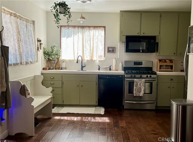 855 Bergschrund Drive, Crestline, CA 92325