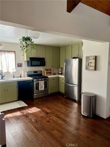 855 Bergschrund Drive, Crestline, CA 92325