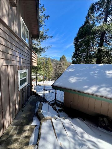 855 Bergschrund Drive, Crestline, CA 92325