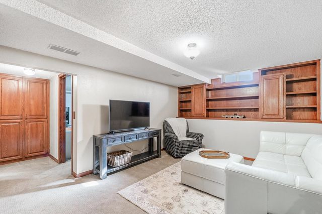 12008 W Briarwood Cir, Wichita, KS 67235