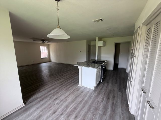 305 Lois Street, Roanoke, TX 76262