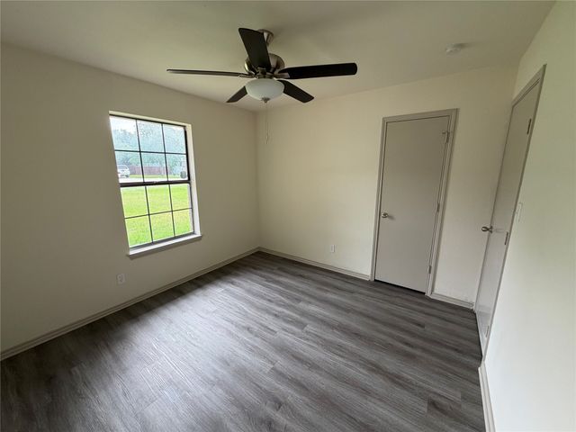 305 Lois Street, Roanoke, TX 76262