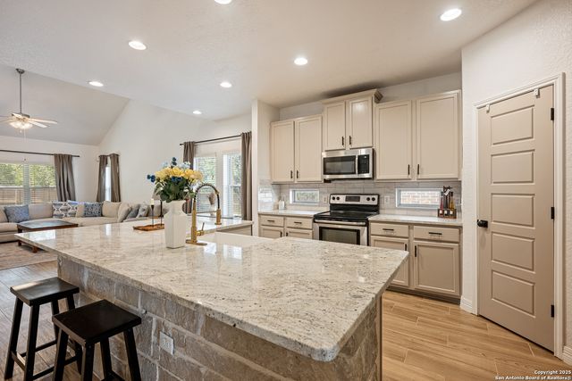 145 Bonn, Boerne, TX 78006