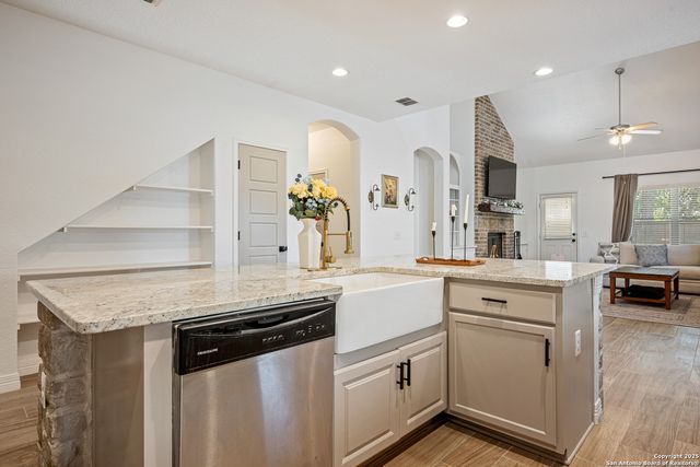 145 Bonn, Boerne, TX 78006
