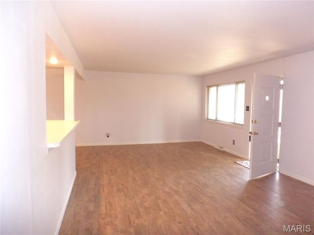 6533 Heintz Road, Oakville, MO 63129