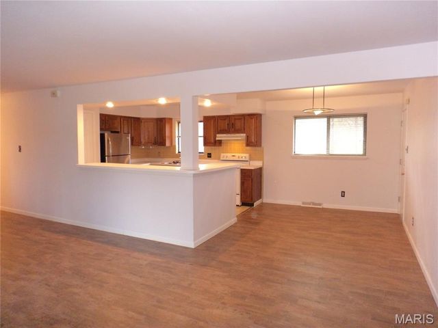 6533 Heintz Road, Oakville, MO 63129