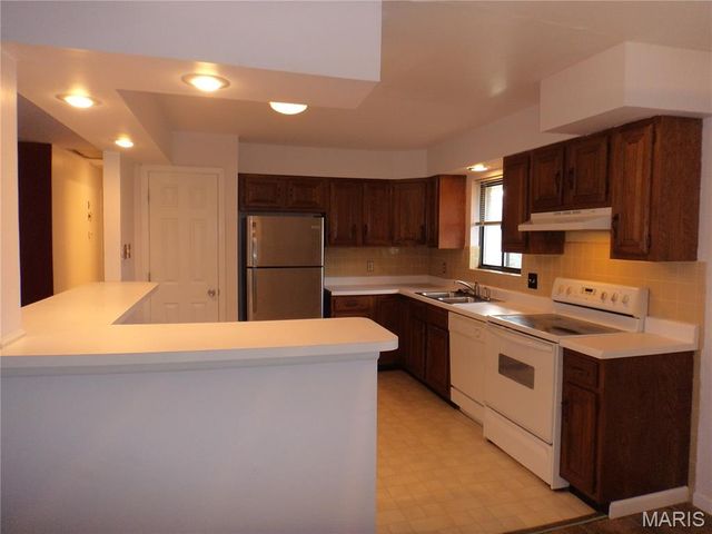 6533 Heintz Road, Oakville, MO 63129