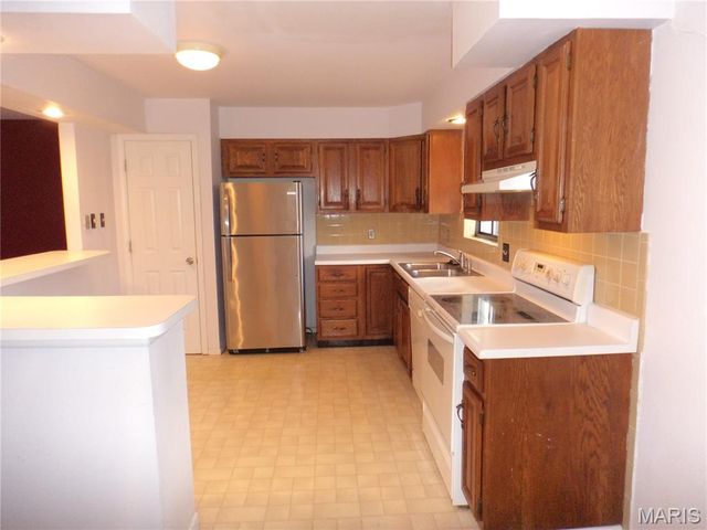 6533 Heintz Road, Oakville, MO 63129