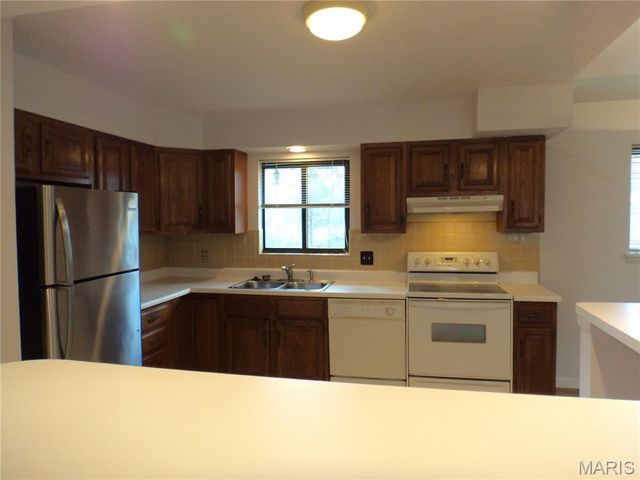 6533 Heintz Road, Oakville, MO 63129