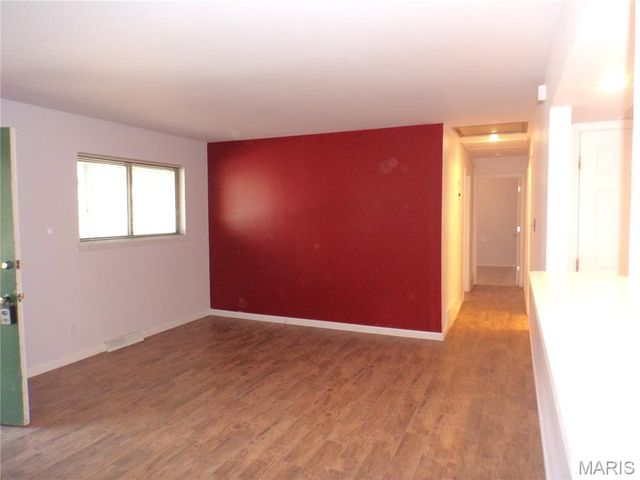 6533 Heintz Road, Oakville, MO 63129