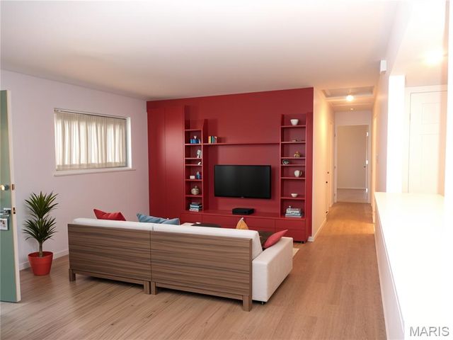 6533 Heintz Road, Oakville, MO 63129