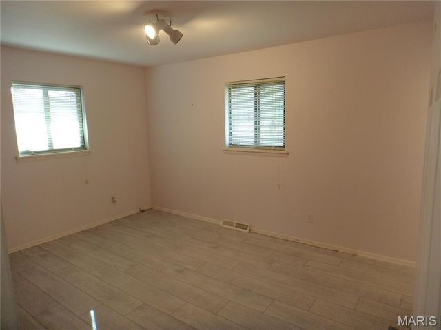 6533 Heintz Road, Oakville, MO 63129