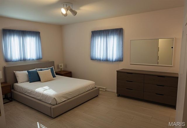 6533 Heintz Road, Oakville, MO 63129