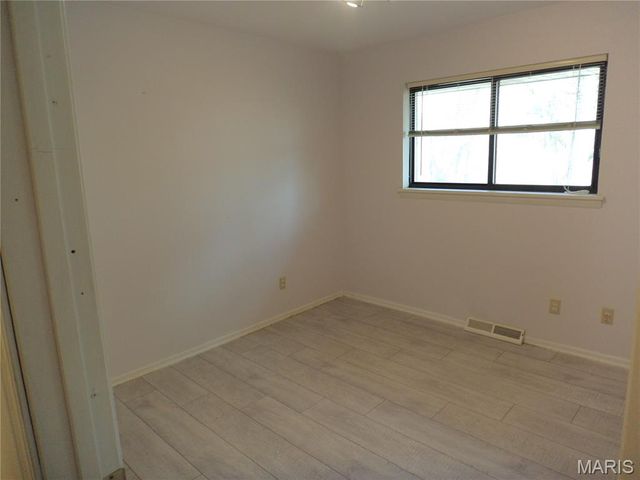 6533 Heintz Road, Oakville, MO 63129