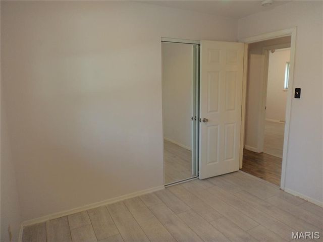 6533 Heintz Road, Oakville, MO 63129