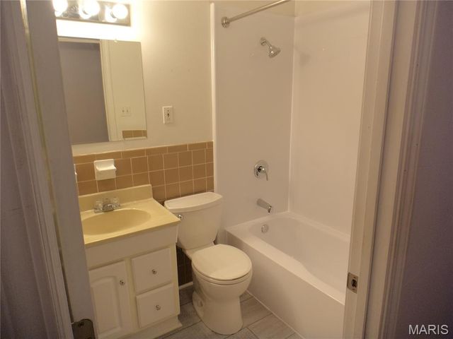 6533 Heintz Road, Oakville, MO 63129