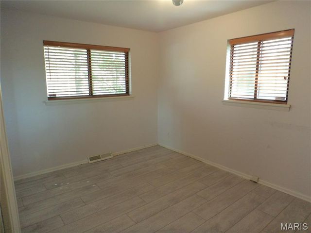 6533 Heintz Road, Oakville, MO 63129