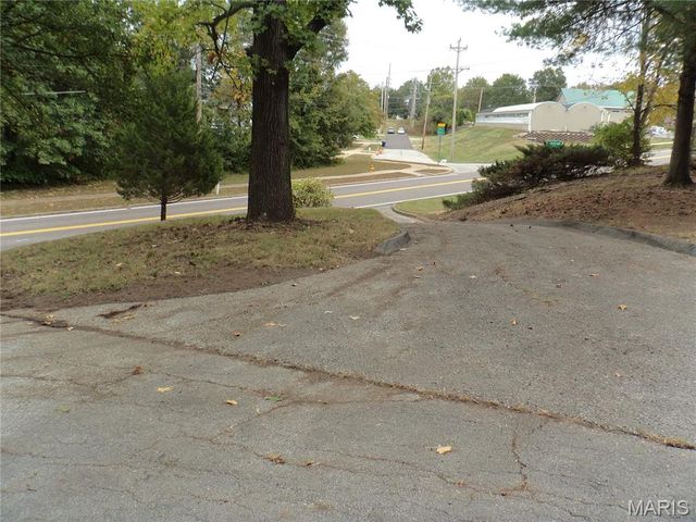 6533 Heintz Road, Oakville, MO 63129