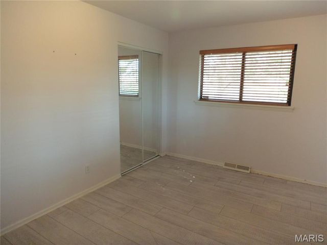 6533 Heintz Road, Oakville, MO 63129